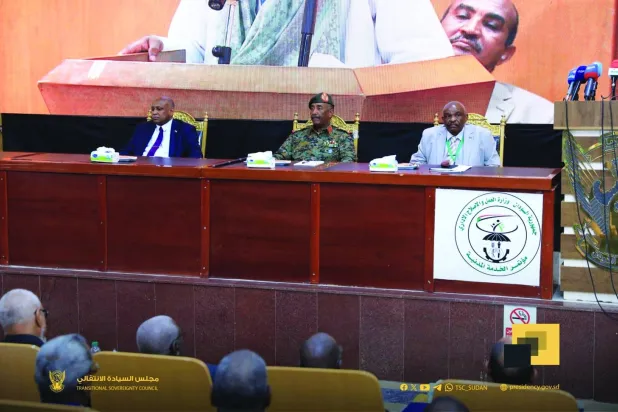 البرهان يعرض عفواً عمن يلقون السلاح