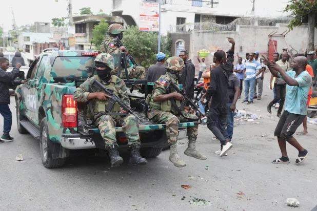 جنود من هايتي خلال دورية في العاصمة بور-أو-برنس (أ.ب)