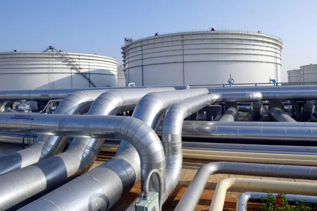 مرافق تخزين النفط التابعة لشركة الصين الوطنية للنفط البحري في تشانجيانغ (رويترز)