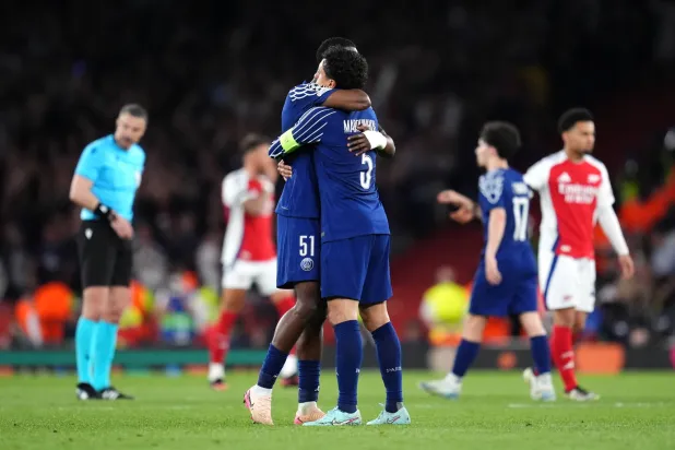 يستضيف باريس سان جيرمان مباراة الإياب الأسبوع المقبل (د.ب.أ)