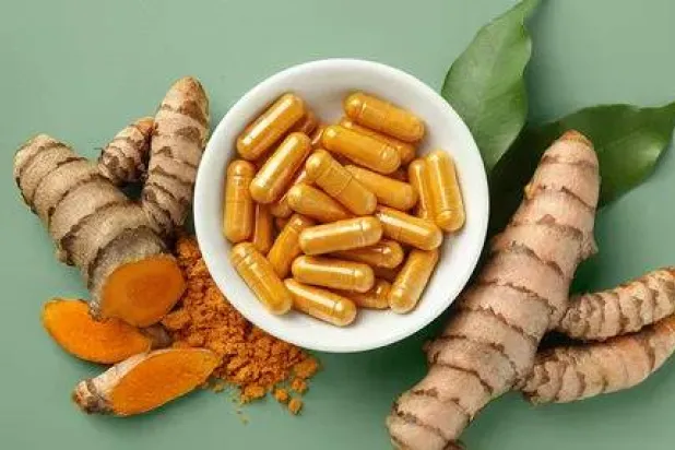 أفادت الدراسات بأن الكركمين يؤثر على معدل حيوية الخلايا وتنظيم دورة الخلية للخلايا الدهنية (موقع ايفري دا هيلث)