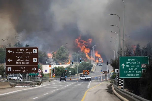 جانب من حرائق الغابات بالقرب من اللطرون في وسط إسرائيل 30 أبريل 2025 (رويترز)