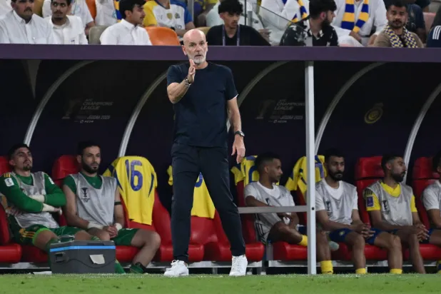 بيولي مدرب فريق النصر أعلن تحمّله مسؤولية الخسارة (تصوير: علي خمج)