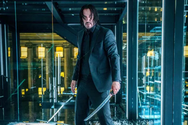 John Wick filmlerinde Keanu Reeves, hayatını kaybeden eşinin kendisine verdiği köpeği öldüren adamlardan intikam almak isteyen emekli bir tetikçiyi canlandırıyor (Lionsgate)