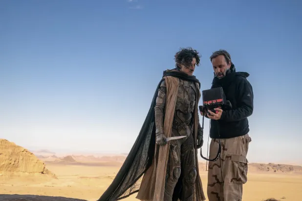 İlk filmin çekimleri sırasında sadece 23 yaşında olan Timothée Chalamet, Denis Villeneuve gibi bir yönetmenle çalışmanın kendisi için büyük bir şans olduğunu söylemişti  (Warner Bros) 