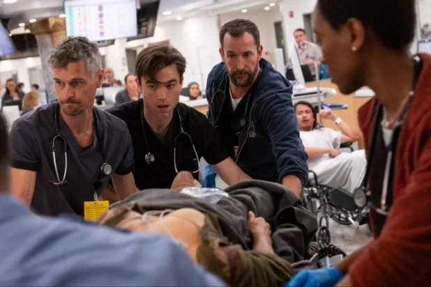 The Pitt, eleştiri derleme sitesi Rotten Tomatoes'da 100 üzerinden 97 gibi kusursuza yakın bir puana sahip (Max)