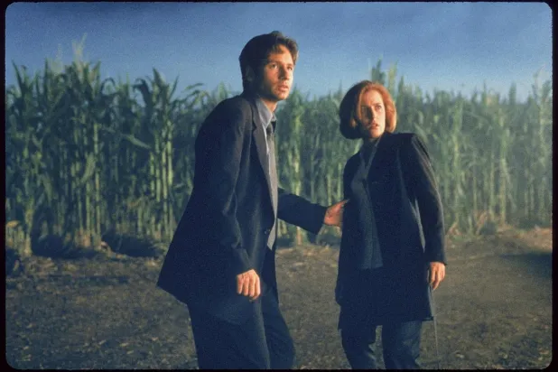 David Duchovny ve Gillian Anderson'ın başrollerini paylaştığı The X-Files, 16 Emmy ödülü kazanmıştı (Fox)