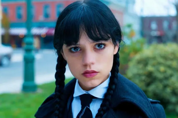 Wednesday'deki performansıyla 2023'te Emmy adaylığı elde eden Jenna Ortega'nın diğer projeleri arasında Beterböcek Beterböcek (Beetlejuice Beetlejuice), X ve Stüdyo 666 (Studio 666) yer alıyor (Netflix)