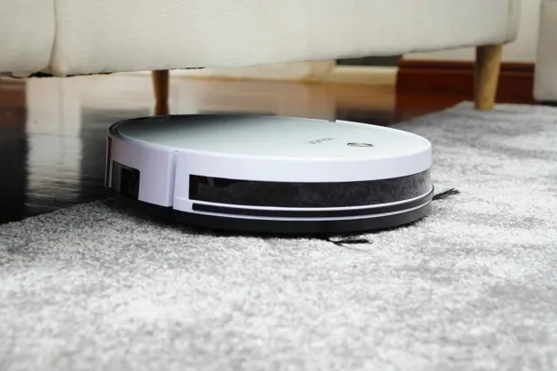 Bilim insanları, robot süpürgelerin çalışmadığı süreyi en aza indirmek amacıyla bir Roomba'yı evcil hayvanlarla oynamak da dahil 4 yeni görevi yerine getirecek şekilde yeniden programladı (Unsplash)