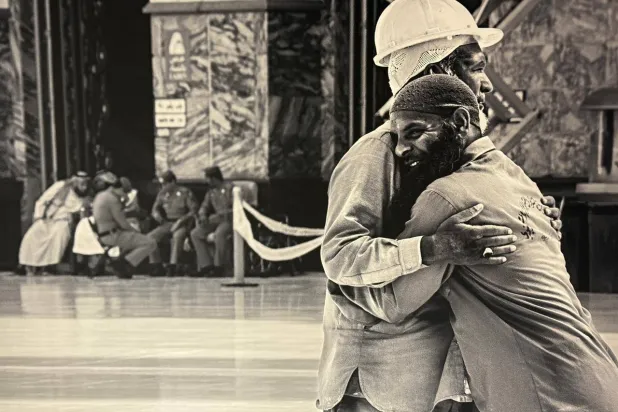 «عمال الحرم» لمريم باسواد من مكة المكرمة (الشرق الأوسط)