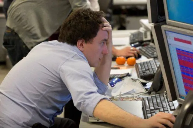 غريزتك قد تدفعك للرد بتعليق سلبي عندما تتعرض لتصرف وقح وغير لائق (رويترز)