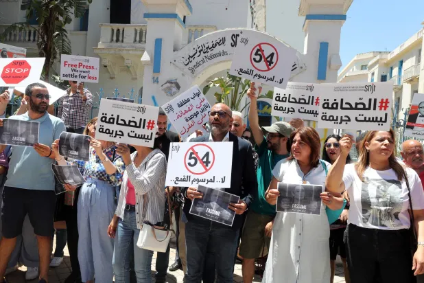 مظاهرة سابقة نظمها إعلاميون للتنديد بـ«التضييق على حرية التعبير» (إ.ب.أ)