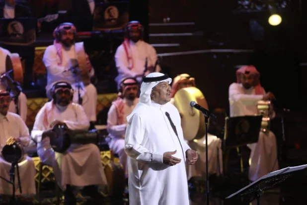 «فنان العرب» قدّم 13 أغنية من ألحان طلال (دار الأوبرا المصرية)