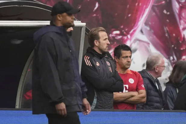 كومباني خلال المباراة (أ.ب)