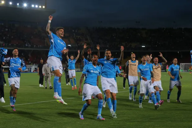 نابولي يعزز موقعه في صدارة ترتيب الدوري الايطالي (أ.ف.ب)