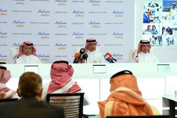 الرئيس التنفيذي لشركة «سابك» في مؤتمره الصحافي (منصة «إكس»)