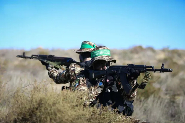 مقاتلون من «كتائب القسام» خلال تدريبات في قطاع غزة (كتائب القسام)