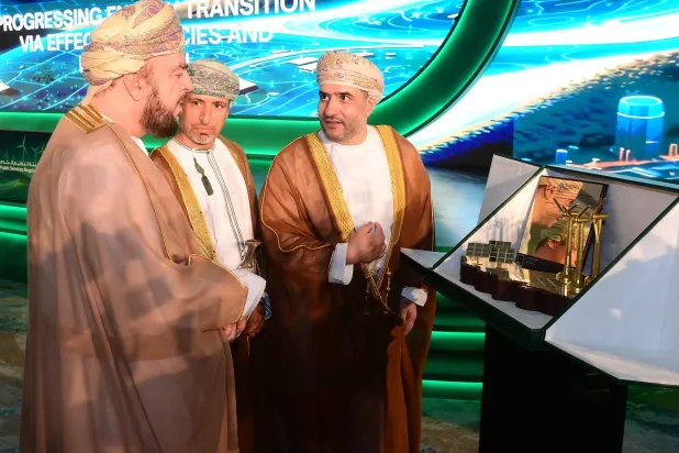 نائبُ رئيس الوزراء لشؤون العلاقات والتعاون الدولي في عمان أسعد بن طارق آل سعيد خلال افتتاحه أعمال مؤتمر الرابطة الإقليمية لمنظمي الطاقة (العمانية)