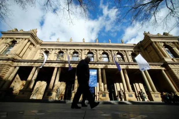 مبنى بورصة فرانكفورت (رويترز)