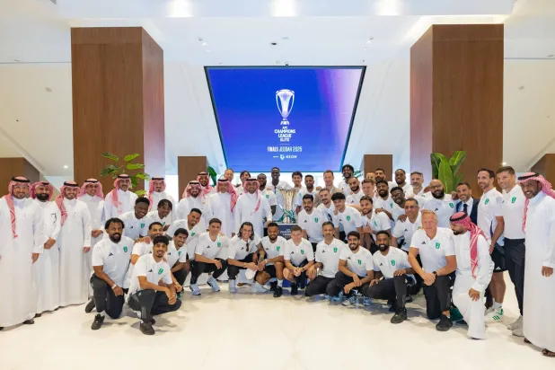 استقبل وزير الرياضة رئيس وأعضاء مجلس إدارة النادي الأهلي (النادي الأهلي)