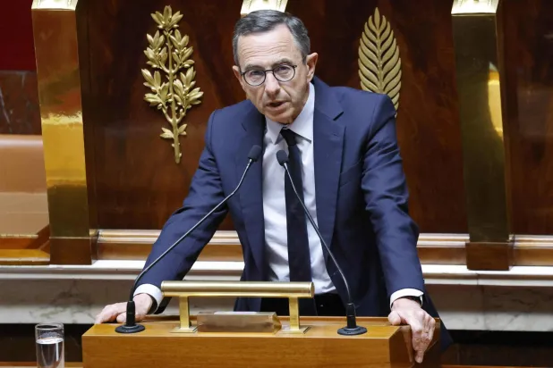 وزير الداخلية الفرنسي برونو روتايو يتحدث في الجمعية الوطنية الفرنسية بباريس في 29 أبريل 2025 (أ.ف.ب)