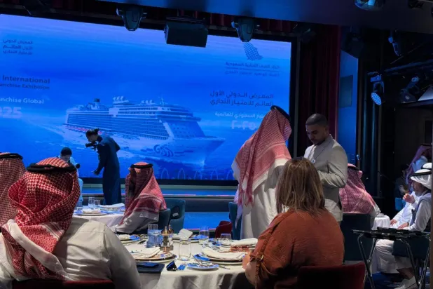 خلال افتتاح فعاليات المعرض الدولي الأول العائم للامتياز التجاري (الشرق الأوسط)