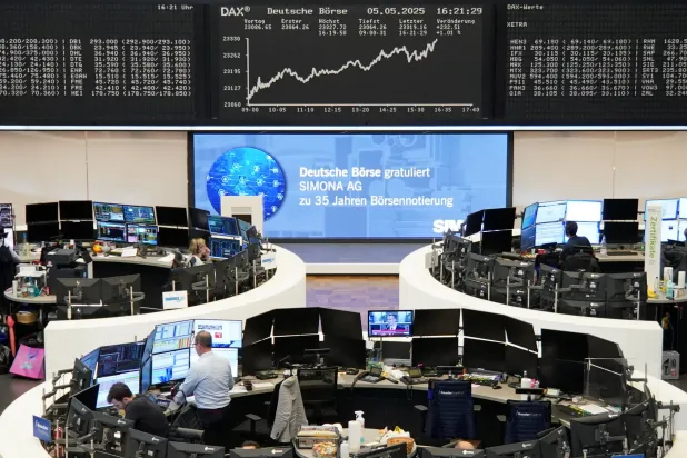 صورة لمخطط أسعار أسهم «داكس» الألمانية في بورصة فرانكفورت (رويترز)