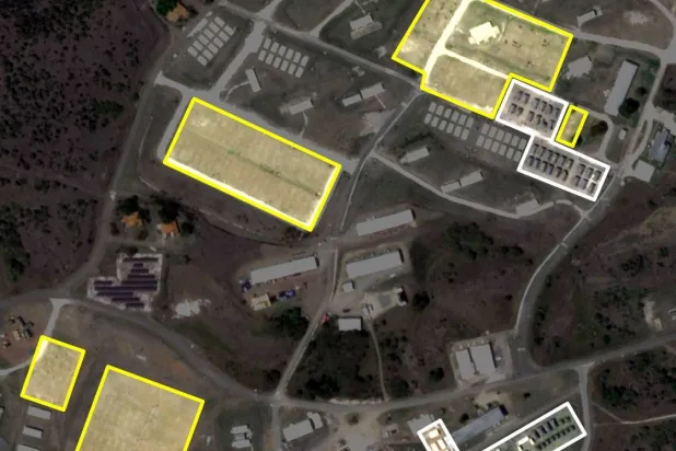 تجمُّع المهاجرين في قاعدة «غوانتانامو»... (نيويورك تايمز)