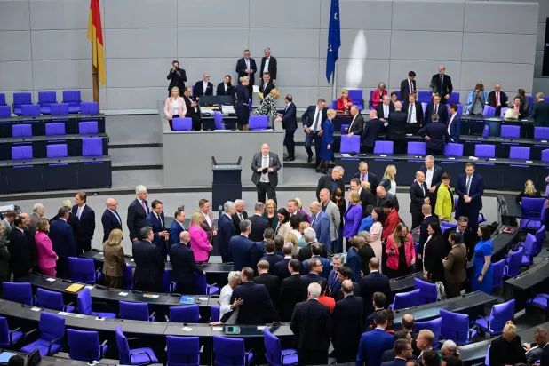 فوضى داخل «البوندستاغ» بعد فشل ميرتس بالحصول على الأصوات اللازمة من الجولة الأولى (د.ب.أ)