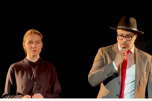 صورة من عرض الافتتاح «بين السماء والأرض» (إدارة المهرجان)