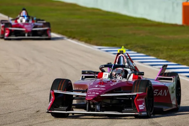 «نيسان» يحصد الفوز والوصافة وينطلق من الصدارة في سباقي موناكو للفورمولا إي