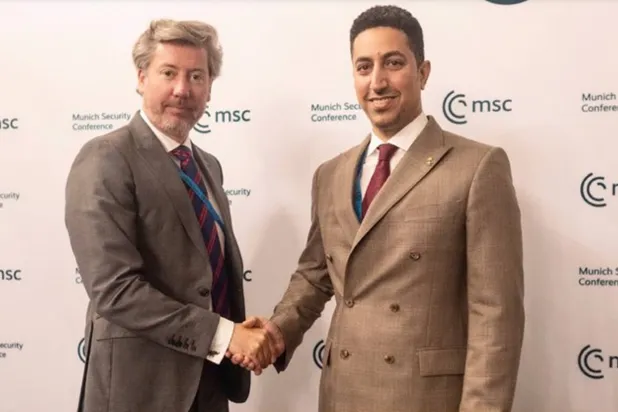 الأمير عبد الله بن خالد لدى لقائه الدكتور بنديكت فرانك في واشنطن (الخارجية السعودية)