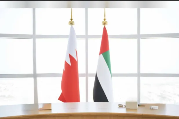 عَلما الإمارات والبحرين (الشرق الأوسط)