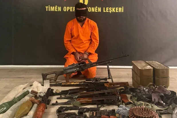 قوات «قسد» وبدعم من التحالف الدولي تُلقي القبض على أمير المتفجرات في تنظيم «داعش» 30 أبريل الماضي بريف دير الزور ويدعى حنان جابر العلي (الشرق الأوسط)