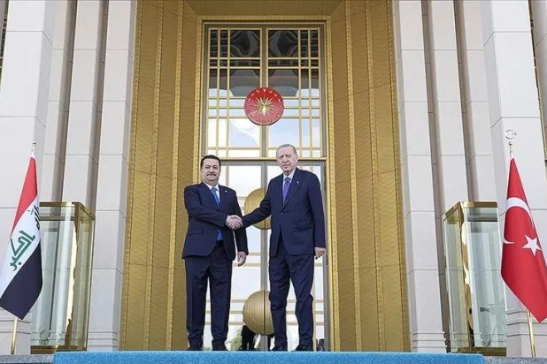 الرئيس التركي رجب طيب إردوغان خلال استقباله رئيس الوزراء العراقي محمد شياع السوداني بالقصر الرئاسي في أنقرة الخميس (الرئاسة التركية)