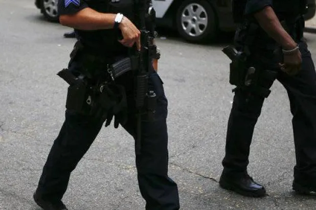 عناصر من الشرطة الأميركية (رويترز)