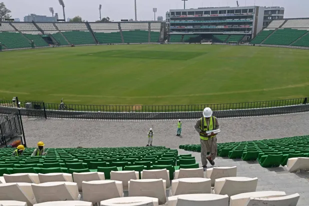 أعلنت رابطة الدوري الهندي الممتاز للكريكيت تعليق منافسات البطولة لمدة أسبوع (أ.ف.ب)