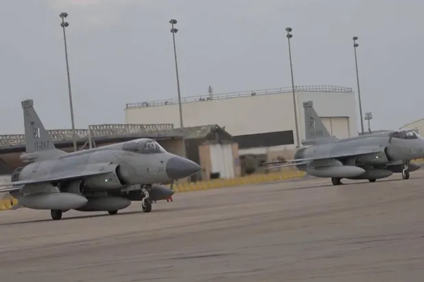 طائرات «جيه إف 17» خلال تدريبات مشتركة في قاعدة الملك عبد العزيز الجوية بالسعودية فبراير 2024 (القوات الجوية الباكستانية)