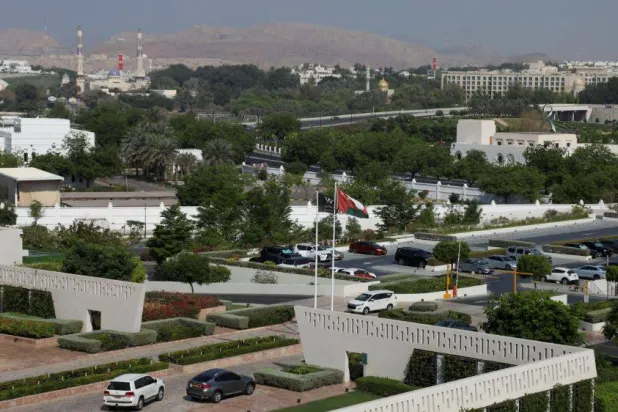مسقط تستضيف المحادثات النووية غير المباشرة بين إيران وأميركا (رويترز)