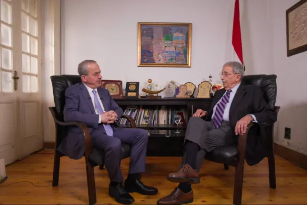 Amr Moussa speaking to Asharq Al-Awsat Editor-in-Chief Ghassan Charbel (Asharq Al-Awsat)