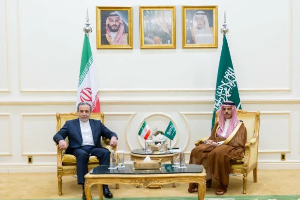 الأمير فيصل بن فرحان خلال استقباله الوزير عباس عراقجي (واس)