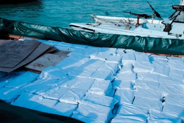 جانب من المعدات وأجهزة الاتصالات التي تم ضبطها من قوات خفر السواحل في الساحل الغربي (سبأ)