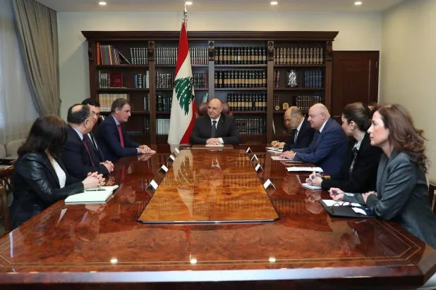 رئيس بعثة صندوق النقد الدولي إرنستو راميريز ريغو خلال لقائه الرئيس اللبناني جوزيف عون الشهر الماضي (الرئاسة اللبنانية)