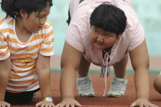 المراهقون الذين يعانون دهوناً زائدة بمنطقة البطن قد يواجهون مشاكل في التعلم والذاكرة (رويترز)