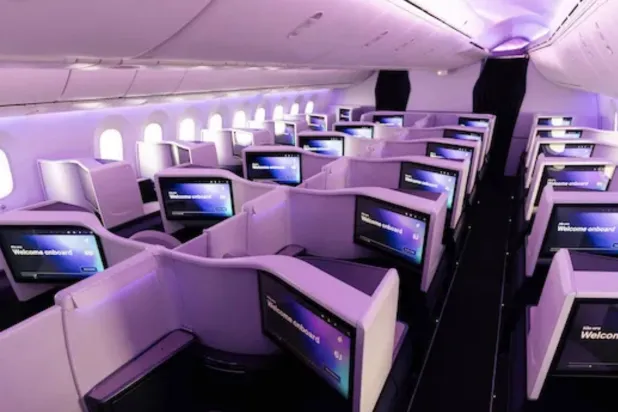 مقصورة درجة رجال الأعمال الجديدة كلياً من طراز «بوينغ 787-9»... (شركة طيران نيوزيلندا)