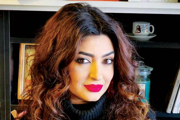  الكاتبة والشاعرة اللبنانية حنين الصايغ