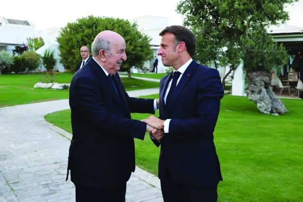الرئيسان الفرنسي والجزائري على هامش قمة «مجموعة السبع» في إيطاليا يوم 13 يونيو 2024 (أرشيفية - الرئاسة الجزائرية)