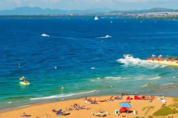 شاطئ نصف القمر في الظهران (أمانة منطقة الشرقية)