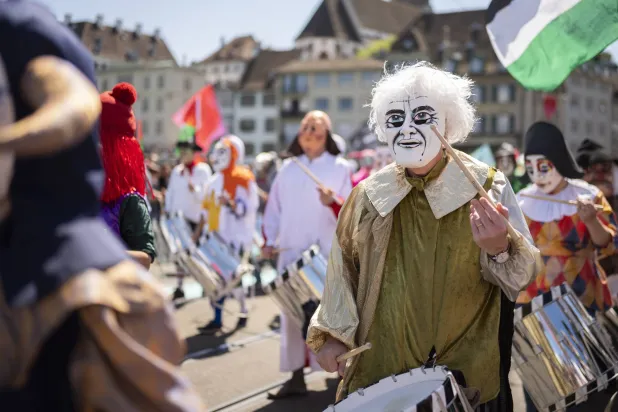 من فعاليات حفل افتتاح مسابقة «يوروفيجن» في بازل (إ.ب.أ)