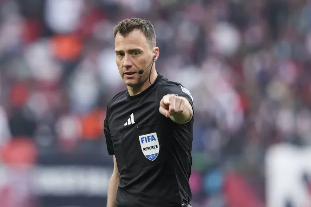 الحكم الألماني فيليز تسفاير سيحكم نهائي الدوري الأوروبي (د.ب.أ)